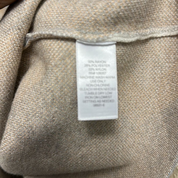 Liz Claiborne Plaid Sweater - Picture 7 of 7